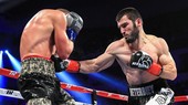 Beterbiev cũng da trắng và để râu quai nón như là Khabib