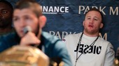 Gaethje chăm chú quan sát Khabib trong một sự kiện ở UFC hồi cuối năm ngoái