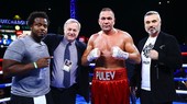 Ivaylo Gotvez (ngoài cùng bên phải) và Kubrat Pulev (thứ 2 từ phải sang)