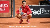 Novak Djokovic và chiếc cúp vô địch Italian Open 2020