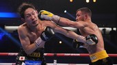 Lomachenko đấm trúng mặt Nakatani