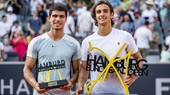 Carlos Alcaraz (trái) giành vị trí Á quân Hamburg Open