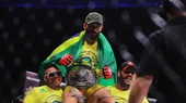 Patricio Pitbull ăn mừng cùng đội của mình