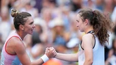 Halep (trái) sau trận thua bất ngờ trước Snigur ở US Open