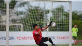 Một pha bóng cứu thua của Trung "Lý Tiểu Long"
