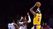 Khoảnh khắc LeBron James trở thành King James