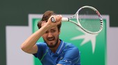Medvedev phải kịch chiến trong trận thắng Zverev