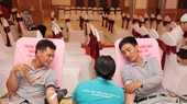 Gần 200 cán bộ, nhân viên, người lao động tham gia hiến máu