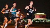 Đỗ Quốc Luật (dẫn đầu) đang là một trong những VĐV quan trọng của điền kinh thể thao Biên Phòng tại Đại hội thể thao toàn quốc năm nay. Ảnh: T.MARATHON HN