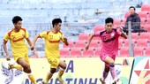 U21 Thanh Hóa (áo vàng) đã lọt vào bán kết trong trận tứ kết của ngày 26-12