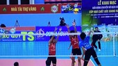 Cầu thủ Long An (xanh) đã chiến thắng ở trận đấu quan trọng trước VLXD Bình Dương. Ảnh: MINH MINH