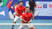 Lê Quốc Khánh từng giành HCĐ đôi nam khi thi đấu SEA Games 31 năm ngoái. Ảnh: VTF