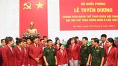 Lãnh đạo Bộ Quốc phòng gặp mặt, tặng thưởng cho các HLV, VĐV thể thao Quân đội đã dự SEA Games 32 và đạt thành tích huy chương. Ảnh: PHÚ SƠN QDND