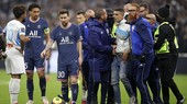 Messi bị cổ động viên quá khích rượt đuổi