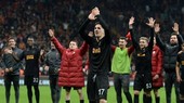Zaniolo cùng toàn đội Galatasaray tri ân khán giả