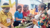 Over 600 patients receive Tet gifts from zero-dong market