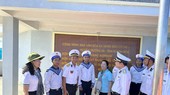 Working Delegation No. 5 from HCMC wraps up visit to Truong Sa, DK1 rig