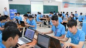 IT students of HUTECH in their theoretical lesson