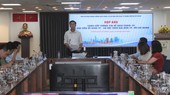 Vice Chairman of the HCMC Steering Committee for Covid-19 Prevention and Control, Economic Recovery Pham Duc Hai is delivering his speech at the meeting