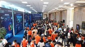 Many technology lovers participated in the automotive technology day, recently held by FPT Software. (Photo: SGGP)