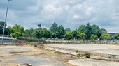 The taxi parking lot in front of Tan Son Nhat International Airport