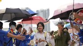 Contestants finished the Maths test at the exam site of Nguyen Hue Senior High School for the Gifted in Ha Dong District of Hanoi (Photo: SGGP)