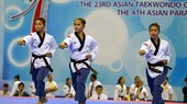 Bộ ba VĐV Nguyễn Thị Lệ Kim, Ngô Thị Thuỳ Dung và Liên Thị Tuyết Mai đã thi đấu xuất sắc mang về tấm HCV đầu tiên chc chủ nhà Việt Nam. Ảnh: Dũng Phương