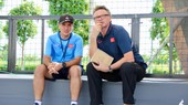 Ông Troussier quan sát các trận đấu tại VCK U19 đang diễn ra tại PVF. Ảnh: KHẢ HOÀ
