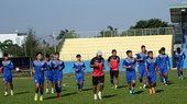 Thầy trò đội bóng vẫn tập luyện trong những ngày qua