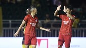 Công Vinh ghi bàn rút ngắn tỷ số 1-4 cho đội chủ nhà. Ảnh: DŨNG PHƯƠNG
