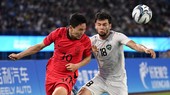 Olympic Hàn Quốc (áo đỏ) giành vé vào chung kết sau chiến thắng trước Olympic Uzbekistan. Ảnh: Reuters