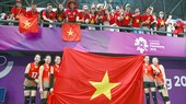 Người hâm mộ Việt Nam đã đồng hành cùng đội tuyển bóng chuyền nữ trong chiến thắng 3-1 trước Indonesia. Ảnh: DŨNG PHƯƠNG