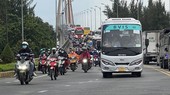 Người dân 'rục rịch' trở lại TPHCM, nhiều tuyến đường bị ùn tắc