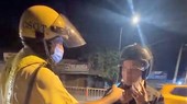 Kiểm tra nồng độ cồn của ông V.D.