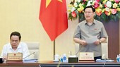 Chủ tịch Quốc hội Vương Đình Huệ phát biểu bế mạc phiên họp của Ủy ban Thường vụ Quốc hội. Ảnh: VIẾT CHUNG