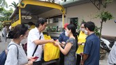 HLV Thái Hồng Đông trao tặng quà tết đến các gia đình bệnh nhân tại bệnh viện Nhi đồng 2