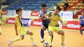 Các cầu thủ futsal Đà Nẵng bất ngờ thua đậm đội cuối bảng Tân Hiệp Hưng. ẢNH: ANH TRẦN