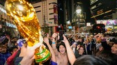CĐV Nhật Bản đổ ra trung tâm thủ đô Tokyo để ăn mừng chiến thắng của đội nhà