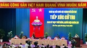 Quang cảnh buổi tiếp xúc cử tri sáng 8-7