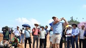 Huyền thoại Greg Norman thực hiện cú swing đầu tiên tại sân golf Văn Lang Empire