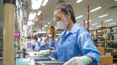Doanh nghiệp ngành điện tử nỗ lực sản xuất sản phẩm. Ảnh: HOÀNG HÙNG