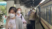 Hành khách xuất phát từ ga Sài Gòn về quê ăn tết vào ngày 10-1. Ảnh: THANH HẢI