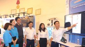 Đại diện Cấp nước Phú Hòa Tân giới thiệu giải pháp Bộ điều khiển áp lực tự động tại Tuần lễ Khoa học công nghệ và Sáng tạo do SAWACO tổ chức
