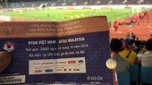 Khổ sở vì vé