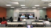 Các phóng viên tham dự báo cáo trực tuyến báo cáo ở điểm cầu Hà Nội