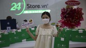 Dàn nghệ sĩ và hơn 200 khách hàng của 24hStore là chủ sở hữu những chiếc iPhone 14 đầu tiên tại Việt Nam