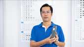 Ông Trần Đại Dương với sản phẩm bộ điện LED có tem xác thực hàng chính hãng