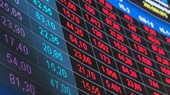 Khối ngoại xả hàng HPG, VN Index bất ngờ được nhóm trụ kéo xanh