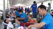 Gần 200 người hiến máu trong chương trình "Mỗi giọt máu - Một tấm lòng"