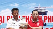 Đoàn đại biểu TPHCM thăm, tặng quà cán bộ, chiến sĩ và nhân dân ở Côn Đảo